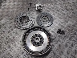Kaksimassainen Flywheel + Levy + Painelevy + Laakeri Mercedes W168 A170 1.7 CDI