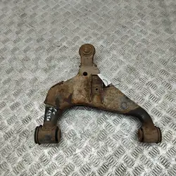Braccio di controllo inferiore anteriore sinistro Toyota Hilux 2018