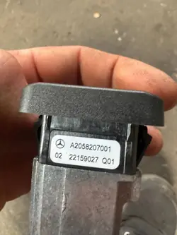 Prise USB OEM A2058207001 pour Mercedes C W205