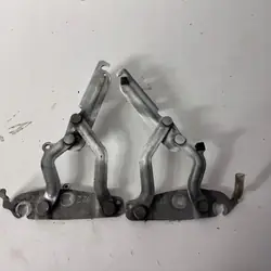 Paire de charnières capot Ford Fiesta MK7 OEM JPF8A6116800AD