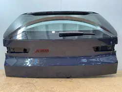 BMW XM G09 Takaluukku OEM P9N Väri