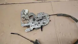 Dörrlås mekanism höger 8200766631 8250500Q0J