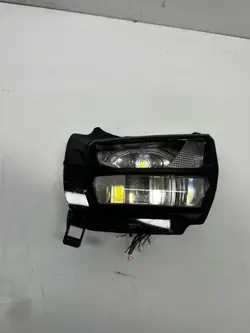 Audi A4 B9 Vänster strålkastare Del OEM 1408002616