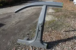 Pilier de porte central gauche OEM SLUPEKLEWYKONA & charnières