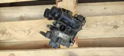 Termostat hus Vattenpump 06H121026BE Audi VW Skoda