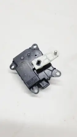 Lämmityksen ohjausventtiili OEM 277306UA0A - Nissan OE