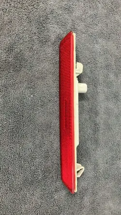 Dodge Challenger takaoikea muotti OEM 68195796AB
