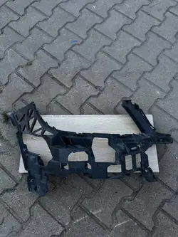 Mercedes-Benz C-Class W204 Framskärm Höger Fäste A2048854265