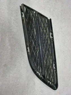 BMW E90 LCI Etupuskuri Ritilä Oikea 7138417