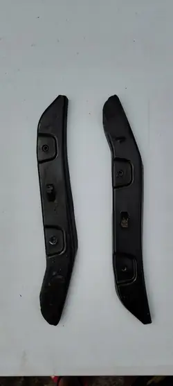 Deslizamento de montagem do para-choque direito dianteiro 5E0807050 Skoda Octavia III