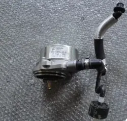 Bomba de vácuo Audi OEM 057145100AE - Estado usado