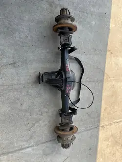 Viga suspensão traseira OEM Nissan Cabstar 08r