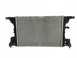 Radiador de agua Mercedes OEM A2475003800 - Usado