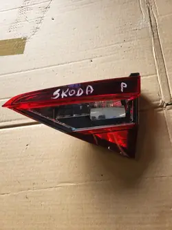 Luz trasera derecha Sedan Skoda Superb 3