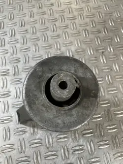 VW T5 Moottorin Kiinnike OEM 7E0199849 - Käytetty Kunnossa