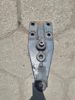DAF 85 CF Ohjaamon Kiinnike OEM - Oikea Puoli