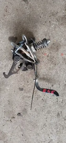 BMW 3 E46 Konepellin lukko OEM 51238213029 Käytetty