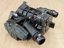 Boîtier thermostat OEM 8642560 pour BMW 530i G30