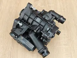 Alojamento termóstato OEM 8642560 para BMW 530i G30