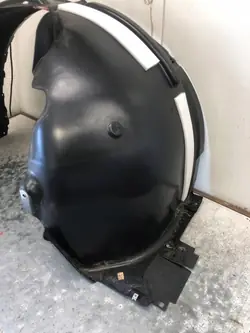 Käytetty etu-oikea pyöränkaari Audi Q4 e-tron OEM 89A821172B