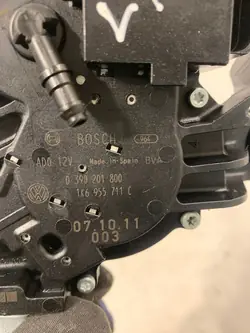 Motor de limpiaparabris trasero VW Golf V HB Passat B6 OEM