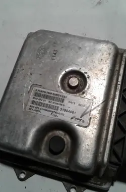 Unidade de controle do motor Fiat 51904061