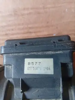 Capteur de débit d'air Mazda 626 E5T51071