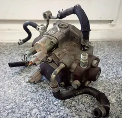 Pompe à injection Denso 22100-0R020 d'occasion