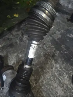 Vänster framaxel BMW E90 E91 E92 E93 7529388