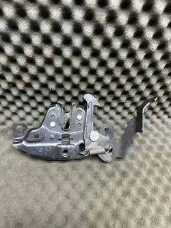 Tranca do capô Nissan OEM 65601-JD000 - Usado