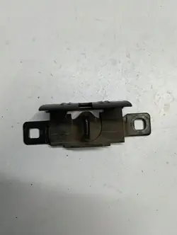 Cerra maletero Audi A2 OEM awd84f16584 - Usado