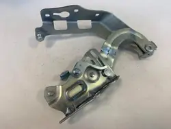 Vänster motorhuvesgångjärn OEM A2058804304 Mercedes-Benz C