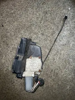 Verrou de porte arrière gauche BMW 8240569 E65/E66/E67