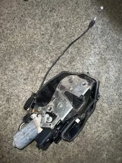 Verrou de porte arrière gauche BMW 8240569 E65/E66/E67