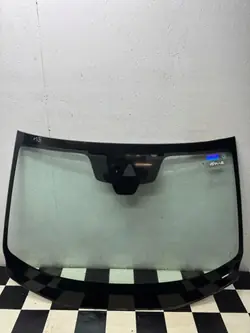 Gebruikte Mazda OE voorruit OEM 43R-010679