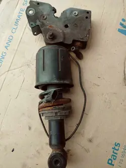 DAF XF 106 ohjaamon lukon vaimennin OEM 1936405 - Käytetty
