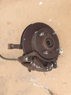 Moyeu/Pivot avant gauche OEM Suzuki Swift MK1 96-01