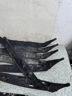 Höger stänkskyddsfoder OEM 53827-02250 Toyota