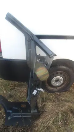 Käytetty oikea etupilarin askelma OEM 2K7809836 VW Caddy V