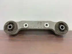 OEM FBZ28684 taka-akselin tasauspyörästön kiinnike Toyota RAV4
