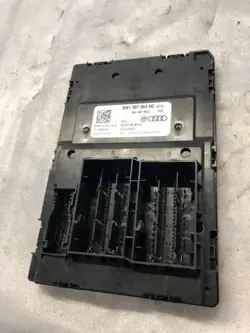 Audi Mukavuusmoduuli OEM 8W1907063DC - Käytetty