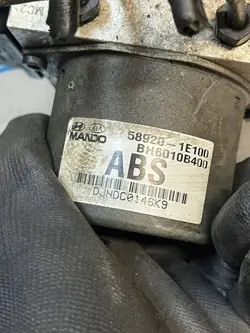 Pompe ABS OEM 58920-1E100 pour Kia Rio II