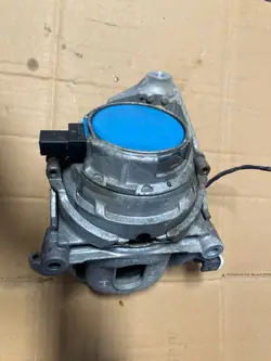 Audi SQ7 Oikea Moottorin Kiinnike OEM 4M0199256AJ