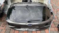 Takalasi OEM szyba w klape fiesta MK8 Tumma