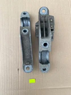BMW Stabilisaattorikiinnike OEM 6884012 Oikea Puoli