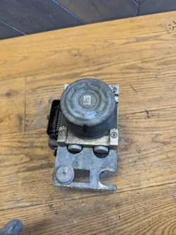 Módulo Bomba ABS Opel Vivaro B OEM 476605919R