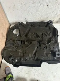 Couvercle Moteur SKODA OEM 04L103925T - Occasion