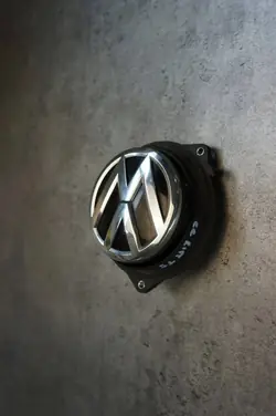 OEM 3AA827469B Kofferraumgriff-Emblem für VW