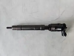 Polttoainesuutin OEM 0445110430 Jeepille - Käytetty