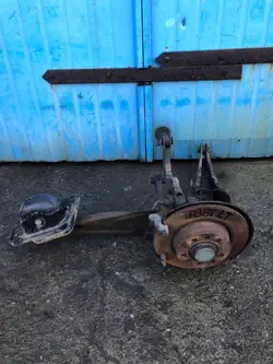 Mozzo posteriore sinistro con braccio per Audi A3 8V 12-16 2.0 TDI OEM